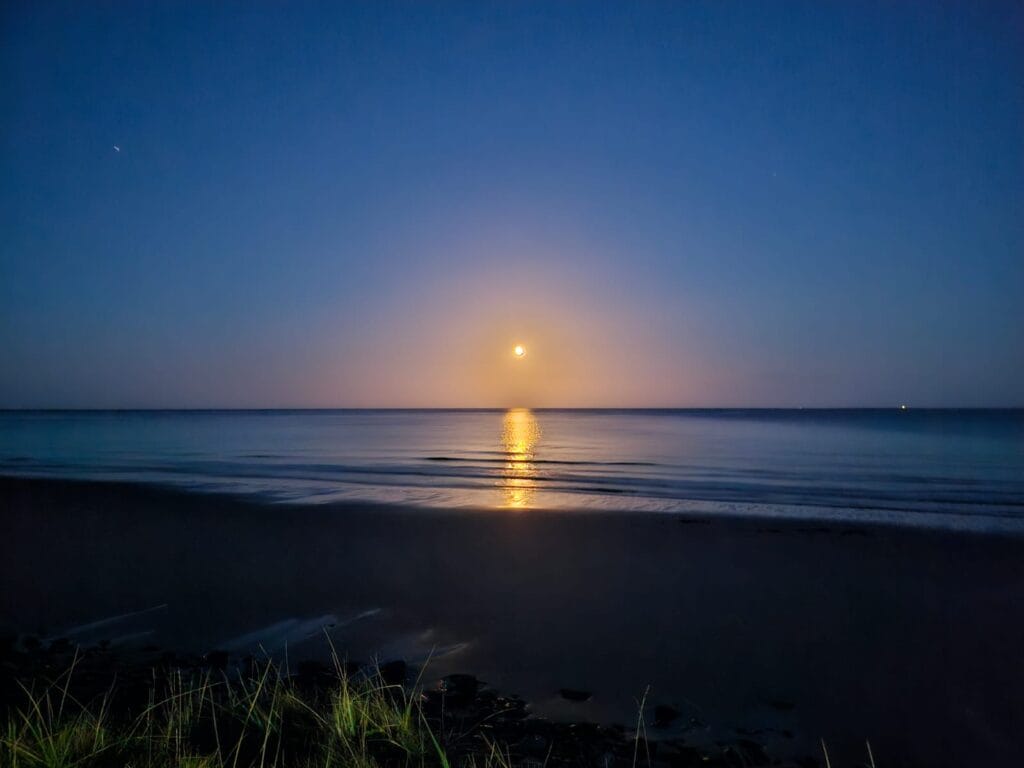 Moonrise at Thorntonloch